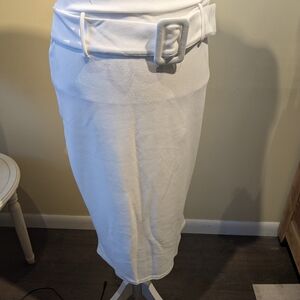 Revamped Elegant Cream Pencil Skirt with Statement Belt